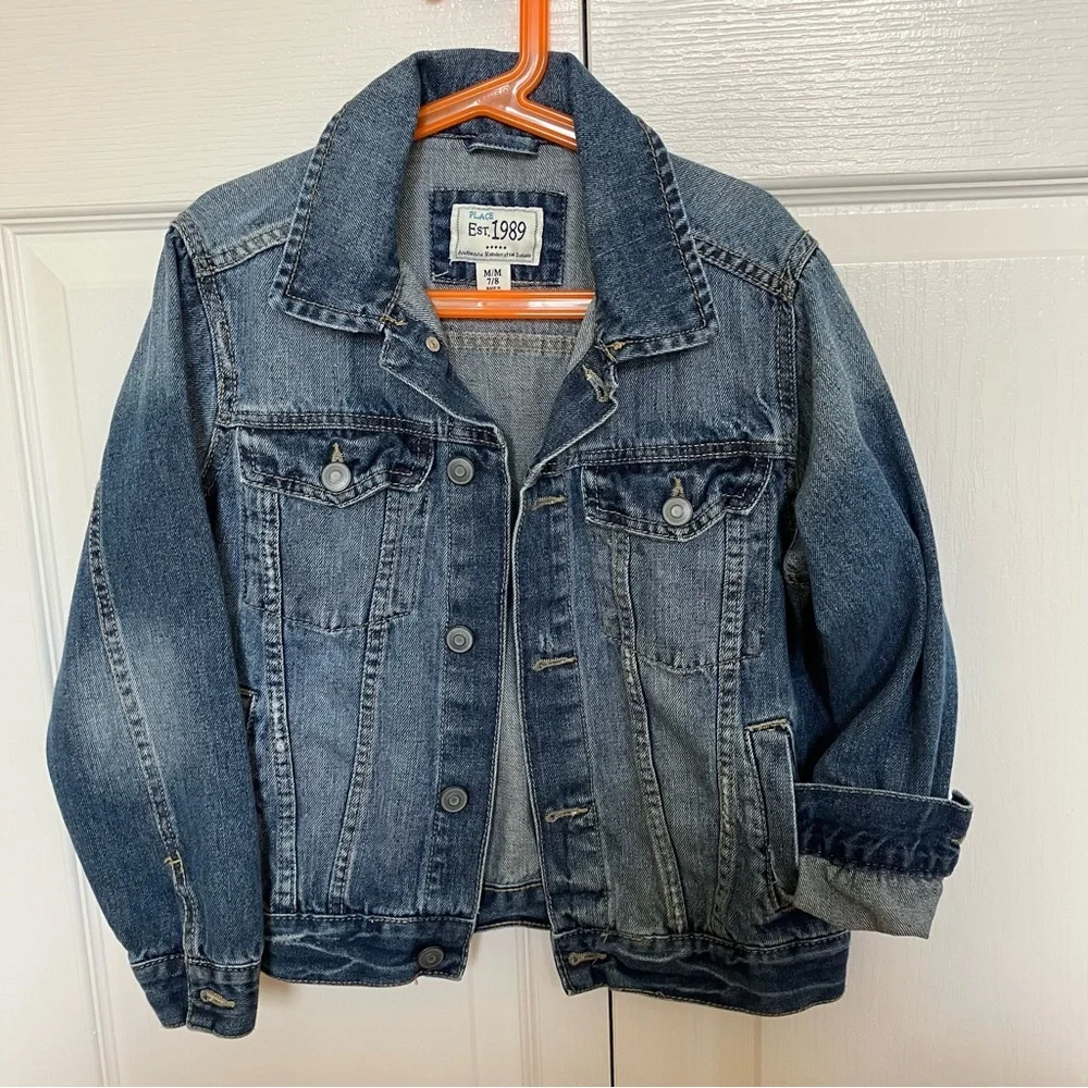 CHILDREN’S PLACE Unisex Blue Denim Jacket.           Size M/M-7/8